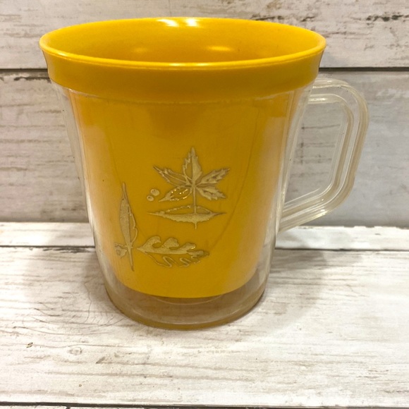 Set of 4 MCM Burrite Plastic Double Insulated Mugs - Picture 5 of 7